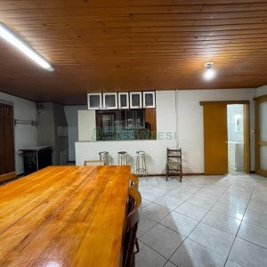 Casa Mobiliada com 130m², 3 dormitórios, 2 vagas, no bairro Linha 40 em Caxias do Sul para Alugar