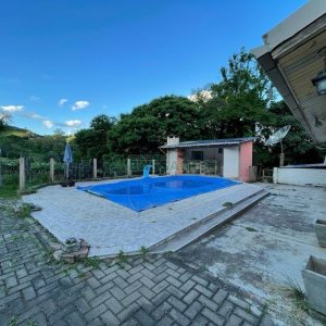 Casa Mobiliada com 130m², 3 dormitórios, 2 vagas, no bairro Linha 40 em Caxias do Sul para Alugar