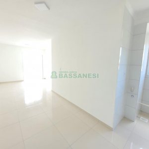 Apartamento com 52m², 2 dormitórios, 1 vaga, no bairro São Leopoldo em Caxias do Sul para Alugar