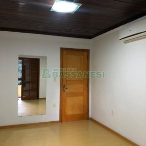 Casa com 80m², 2 dormitórios, 1 vaga, no bairro Desvio Rizzo em Caxias do Sul para Comprar