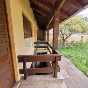 Casa com 407m², 5 dormitórios, 3 vagas, no bairro Santa Catarina em Caxias do Sul para Comprar