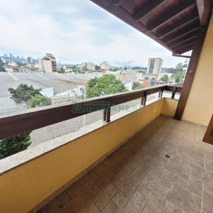 Casa com 407m², 5 dormitórios, 3 vagas, no bairro Santa Catarina em Caxias do Sul para Comprar