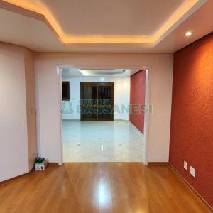 Casa com 407m², 5 dormitórios, 3 vagas, no bairro Santa Catarina em Caxias do Sul para Comprar