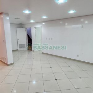 Casa com 407m², 5 dormitórios, 3 vagas, no bairro Santa Catarina em Caxias do Sul para Comprar