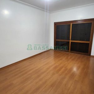 Casa com 407m², 5 dormitórios, 3 vagas, no bairro Santa Catarina em Caxias do Sul para Comprar