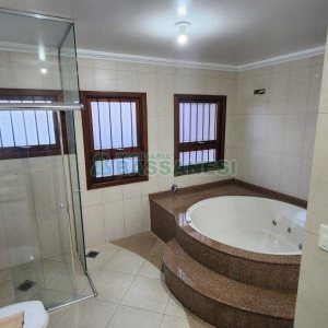Casa com 407m², 5 dormitórios, 3 vagas, no bairro Santa Catarina em Caxias do Sul para Comprar