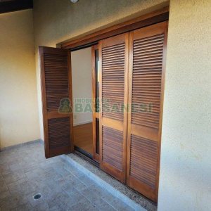 Casa com 407m², 5 dormitórios, 3 vagas, no bairro Santa Catarina em Caxias do Sul para Comprar