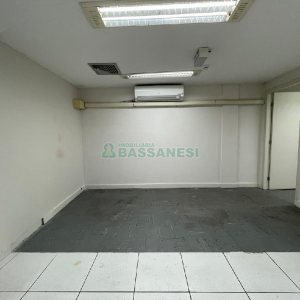 Loja com 568m², no bairro São Pelegrino em Caxias do Sul para Alugar