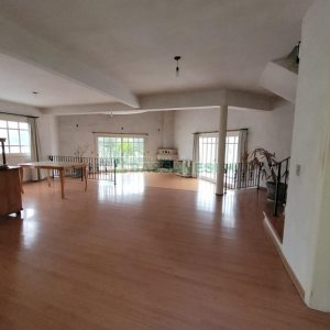 Casa com 200m², 5 dormitórios, 2 vagas, no bairro Charqueadas em Caxias do Sul para Alugar