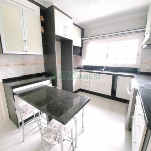 Casa com 200m², 5 dormitórios, 2 vagas, no bairro Charqueadas em Caxias do Sul para Alugar