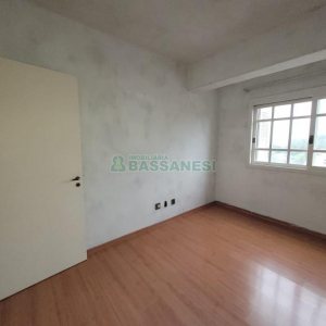 Casa com 200m², 5 dormitórios, 2 vagas, no bairro Charqueadas em Caxias do Sul para Alugar