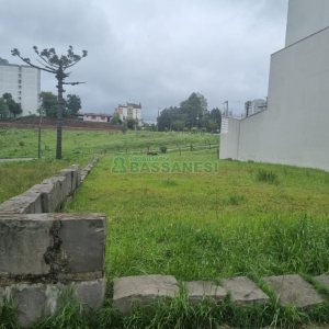 Terreno com 360m², no bairro Charqueadas em Caxias do Sul para Comprar