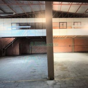 Pavilhão com 366m², no bairro Santa Catarina em Caxias do Sul para Alugar