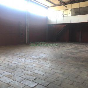 Pavilhão com 366m², no bairro Santa Catarina em Caxias do Sul para Alugar