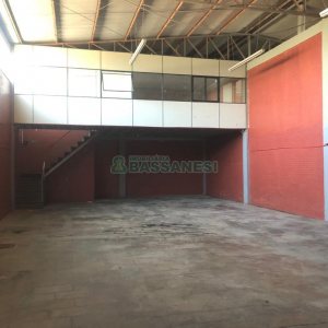 Pavilhão com 366m², no bairro Santa Catarina em Caxias do Sul para Alugar
