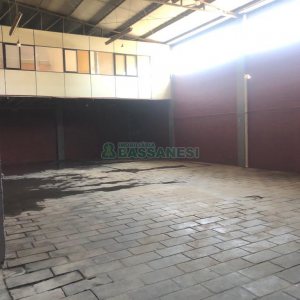 Pavilhão com 366m², no bairro Santa Catarina em Caxias do Sul para Alugar