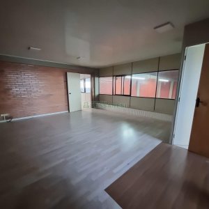 Pavilhão com 366m², no bairro Santa Catarina em Caxias do Sul para Alugar