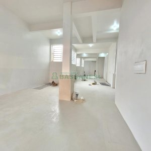 Loja com 90m², no bairro São Pelegrino em Caxias do Sul para Alugar
