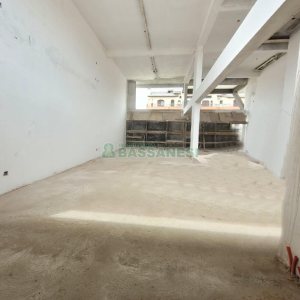 Loja com 233m², no bairro Kayser em Caxias do Sul para Alugar ou Comprar
