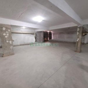 Loja com 315m², no bairro Kayser em Caxias do Sul para Alugar ou Comprar