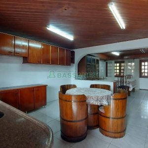 Casa com 250m², 3 dormitórios, 1 vaga, no bairro Esplanada em Caxias do Sul para Alugar