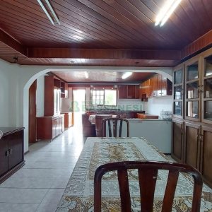 Casa com 250m², 3 dormitórios, 1 vaga, no bairro Esplanada em Caxias do Sul para Alugar