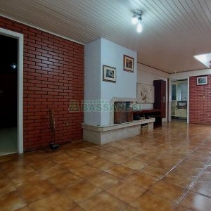 Casa com 250m², 3 dormitórios, 1 vaga, no bairro Esplanada em Caxias do Sul para Alugar