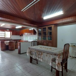 Casa com 250m², 3 dormitórios, 1 vaga, no bairro Esplanada em Caxias do Sul para Alugar