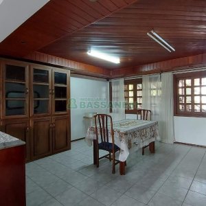 Casa com 250m², 3 dormitórios, 1 vaga, no bairro Esplanada em Caxias do Sul para Alugar