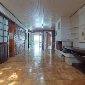 Casa com 250m², 3 dormitórios, 1 vaga, no bairro Esplanada em Caxias do Sul para Alugar