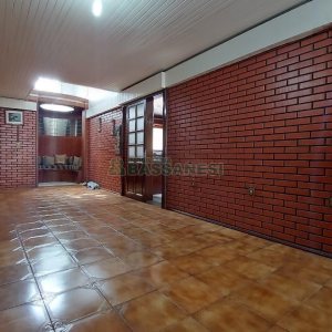 Casa com 250m², 3 dormitórios, 1 vaga, no bairro Esplanada em Caxias do Sul para Alugar