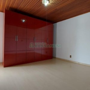 Casa com 250m², 3 dormitórios, 1 vaga, no bairro Esplanada em Caxias do Sul para Alugar