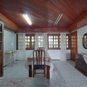 Casa com 250m², 3 dormitórios, 1 vaga, no bairro Esplanada em Caxias do Sul para Alugar