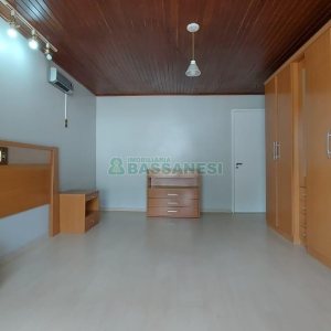 Casa com 250m², 3 dormitórios, 1 vaga, no bairro Esplanada em Caxias do Sul para Alugar