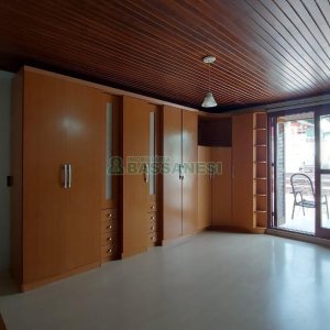 Casa com 250m², 3 dormitórios, 1 vaga, no bairro Esplanada em Caxias do Sul para Alugar