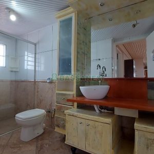 Casa com 250m², 3 dormitórios, 1 vaga, no bairro Esplanada em Caxias do Sul para Alugar