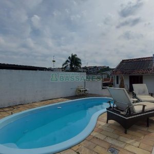 Casa com 250m², 3 dormitórios, 1 vaga, no bairro Esplanada em Caxias do Sul para Alugar