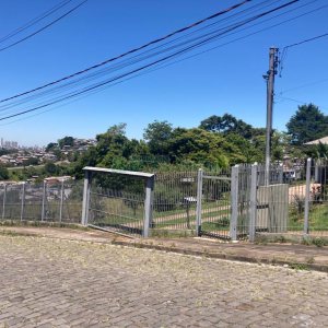 Casa, no bairro Santa Fé em Caxias do Sul para Comprar