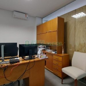 Predio com 600m², no bairro Cinqüentenário em Caxias do Sul para Alugar