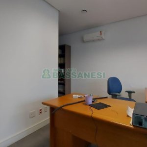 Predio com 600m², no bairro Cinqüentenário em Caxias do Sul para Alugar