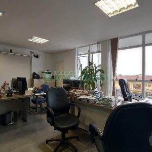 Predio com 600m², no bairro Cinqüentenário em Caxias do Sul para Alugar