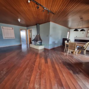 Casa com 150m², 4 dormitórios, no bairro Santa Catarina em Caxias do Sul para Alugar