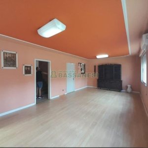 Casa com 250m², 3 dormitórios, 3 vagas, no bairro Cinqüentenário em Caxias do Sul para Comprar