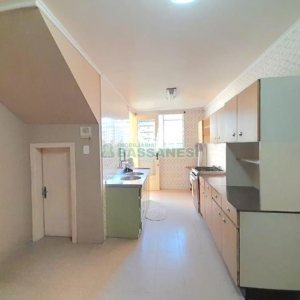 Casa com 250m², 3 dormitórios, 3 vagas, no bairro Cinqüentenário em Caxias do Sul para Comprar