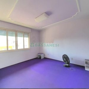 Casa com 250m², 3 dormitórios, 3 vagas, no bairro Cinqüentenário em Caxias do Sul para Comprar