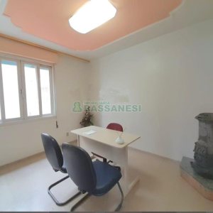 Casa com 250m², 3 dormitórios, 3 vagas, no bairro Cinqüentenário em Caxias do Sul para Comprar