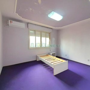 Casa com 250m², 3 dormitórios, 3 vagas, no bairro Cinqüentenário em Caxias do Sul para Comprar