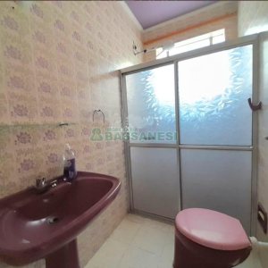 Casa com 250m², 3 dormitórios, 3 vagas, no bairro Cinqüentenário em Caxias do Sul para Comprar