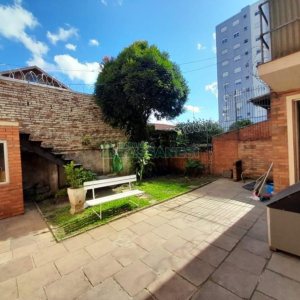 Casa com 250m², 3 dormitórios, 3 vagas, no bairro Cinqüentenário em Caxias do Sul para Comprar