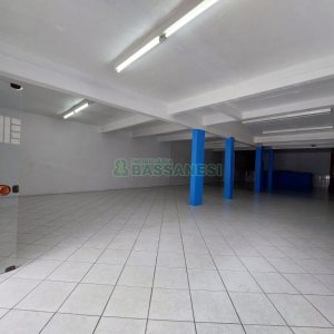 Loja com 245m², no bairro Charqueadas em Caxias do Sul para Alugar